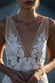 V-Neck Lace Appliques Sleeveless Bohemian Wedding Dress