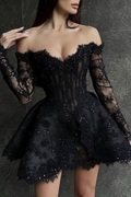 Black A-Line Long Sleeves Lace Appliques Short Homecoming Dress
