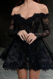Black A-Line Long Sleeves Lace Appliques Short Homecoming Dress