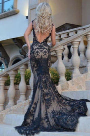 Black V-Neck Straps Lace Appliques Backless Trumpet Long Prom Dress