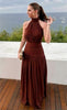 Vestido de gala direito com decote halter franzido e cintura descida