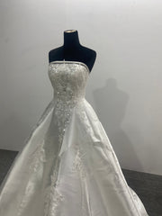 Strapless Satin Wedding Dress Beaded Lace Appliques Pleated Court