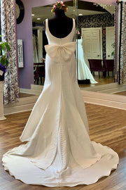 White Square Neck Bow Back Trumpet Long Wedding Gown
