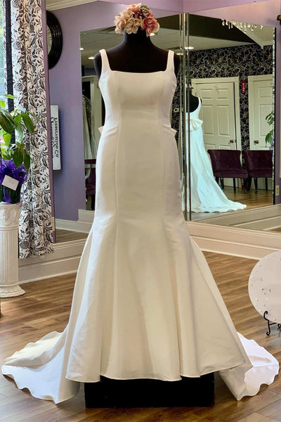 White Square Neck Bow Back Trumpet Long Wedding Gown