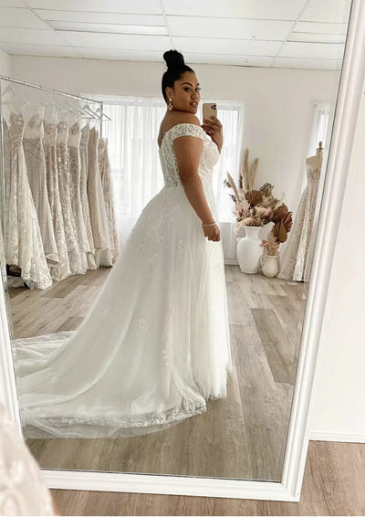 A-line Off Shoulder Floor Lunghezza Court Lace Tulle Plus Size abito da sposa