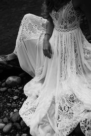 Богемное кружевное свадебное платье с v-образным вырезом на бретельках и шнуровкой