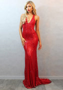 Красное вечернее платье-футляр с V-образным вырезом и открытой спиной по всей длине и пайетками