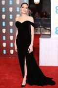 Angelina Jolie negro fuera del hombro alfombra roja vestido de celebridad vestido de noche premios BAFTA 2018