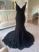 Vestido de novia de sirena de tul de encaje bordado negro con escote en V en la espalda X