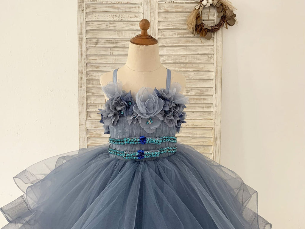 Dusty blue princess gown with 3D floral embroidery | L´ANISÉ Frankfurt