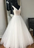 Perles A-ligne V Cou Sans Manches Étage Longueur Robe De Mariée En Tulle