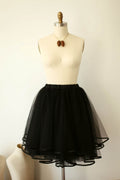 Gonna con bordo in raso di tulle nero / Gonna corta da donna