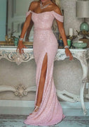 Длинное розовое платье-русалка с блестками и разрезом на плечах и пайетками для выпускного вечера
