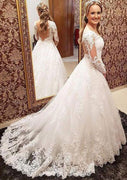 Langärmliges A-Linien-Hochzeitskleid mit Hofschleppe und Illusionsrücken