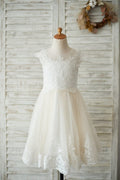 Vestido de niña de flores de boda con mangas casquillo de tul champán de encaje marfil