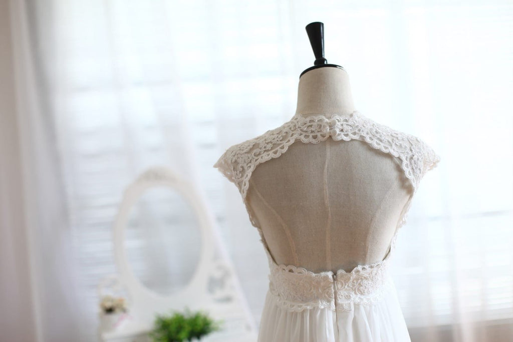 Ivory Lace Chiffon Keyhole Back Empire Waist Wedding Maternity Dress 26W Ivory Lace Chiffon Keyhole Back Empire Waist Wedding Maternity Dress 26W