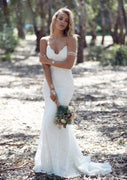 Vestido de novia de boda sin espalda de sirena con correas de tren de barrido de encaje marfil