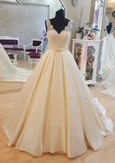 Трапеция Кружевное атласное свадебное платье без рукавов со шлейфом средней длины, Складки