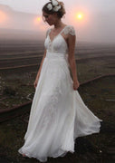 А-силуэтное кружевное свадебное платье с короткими рукавами и открытой спиной, шифоновое свадебное платье с бантом