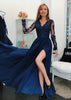 Vestido de noite longo azul marinho com decote em V manga longa fenda e renda