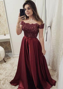 A linha Off Ombro Scalloped Burgundy Charmeuse Prom Vestido, Beaded Lace