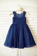 فستان بناتي الزهور على شكل V من الدانتيل الأزرق الداكن ، بفيونكة كبيرة