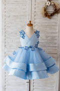 Vestido de niña de flores de boda de mariposa de satén azul con cuello en V, dobladillo de pelo de caballo