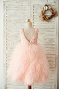 Розовое тюлевое платье с V-образной спинкой и розочкой на свадьбу для девочек-цветочниц