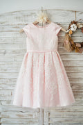 Vestido de niña de flores de boda con mangas casquillo de encaje de tul marfil satinado rosa, cinturón