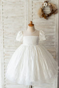 Vestido de niña de flores de boda de manga corta de encaje marfil estilo corte princesa
