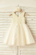 Платье принцессы с V-образным вырезом из тюля цвета шампанского и жемчугом и бисером для девочек-цветочниц