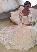 Vestido de noiva com decote recortado capela manga longa renda marfim, botões