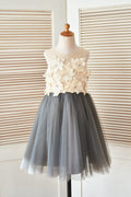 Vestido de niña de flores de boda de tul gris con cuello de ilusión pura, flores 3D
