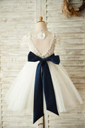 Vestido de niña de las flores de boda de tul con encaje en la espalda de manga corta, cinturón azul marino
