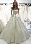 Schulterfreies, herzförmiges, überkreuztes, plissiertes Taft-Hochzeitskleid