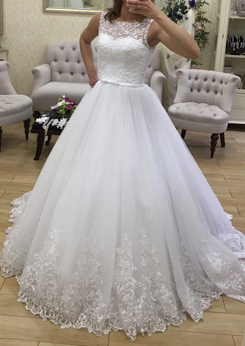 Classy Bateau Long Sleeves A-Line Floor-length Tulle Wedding Dress With Appliques Lace