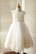 Vestido de niña de flores de boda de tul marfil con encaje de champán y mangas casquillo
