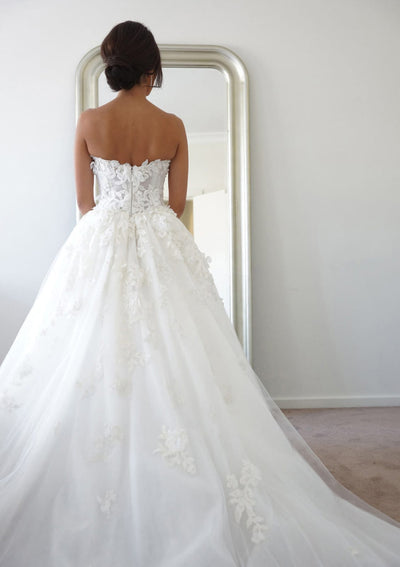 Strapless Ball Gown Sweetheart Cathedral Tulle Wedding Dress