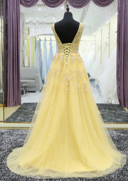 Tulle Prom Dress A-Line/Princess V-Neck Court Train