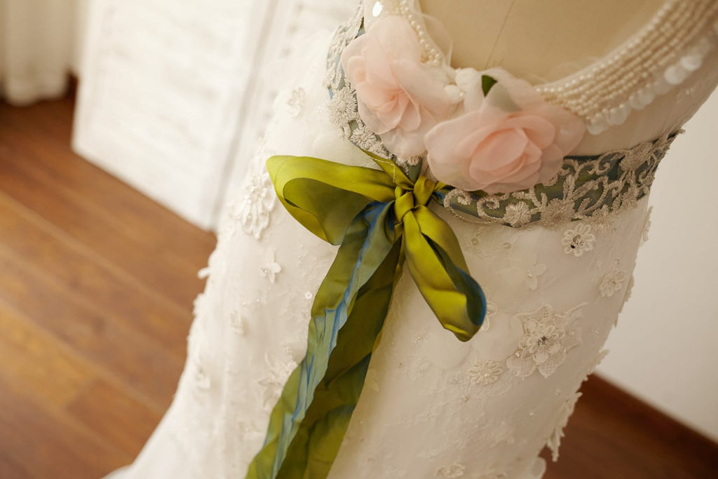 Vintage Keyhole Back Lace Chiffon Cap Sleeves Wedding Dress