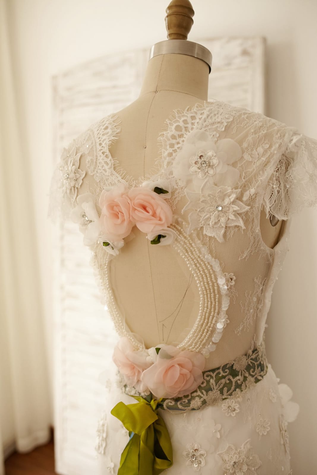 Cap Sleeve Keyhole Back Wedding Gowns Vintage Keyhole Back Lace Chiffon Cap Sleeves Wedding Dress Cap Sleeve Keyhole Back Wedding Gowns Vintage Keyhole Back Lace Chiffon Cap Sleeves Wedding Dress